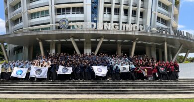 Pengurus ORMAWA FAI periode 2026 berfoto bersama usai pelantikan di depan Gedung Induk Siti Walidah. (29/1/2026)